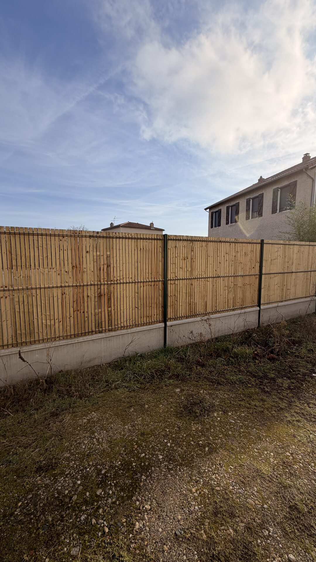 Clôture bois sur muret