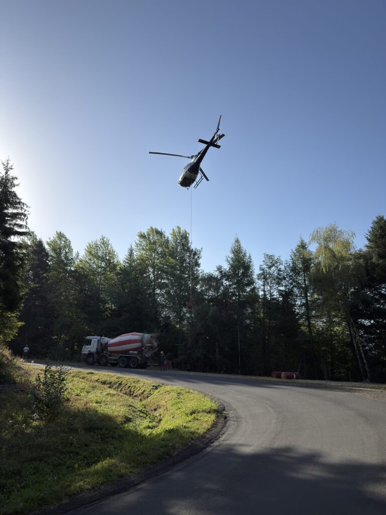 Héliportage du béton sur un chantier difficile d’accès