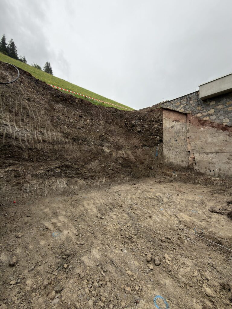 Terrassement en pied de talus
